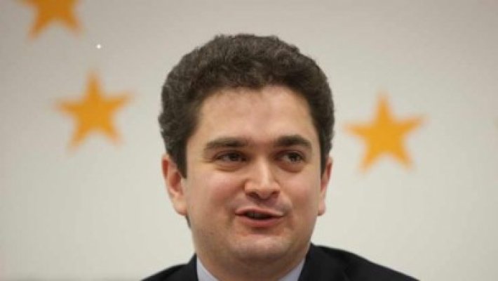 Paleologu îl ironizează pe Prigoană: Pliciul denotă bărbăţie, autoritate, pasiune